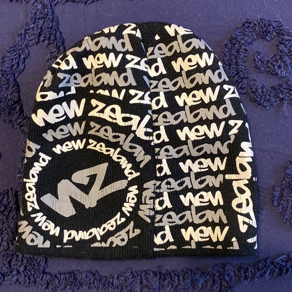 3 Beanie Hats from New Zealand in bright colors. One size fits all very stretchy - Picture 5 of 8